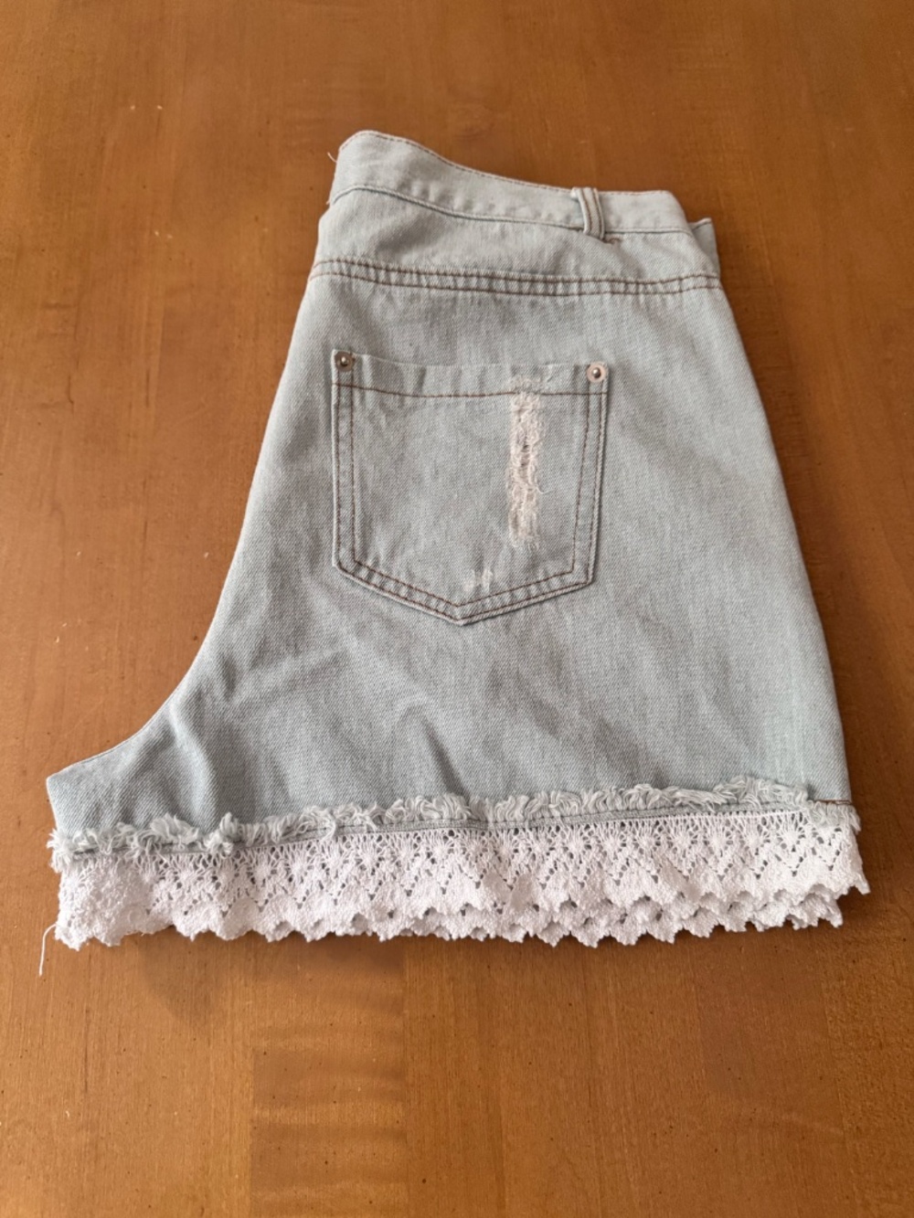 POL Distressed shorts with lace detail - Picture 6 of 6